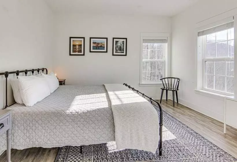 Mountain View, Fire Pit: Roomy Blue Ridge Home!