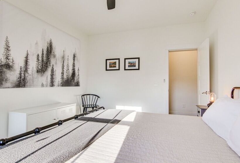 Mountain View, Fire Pit: Roomy Blue Ridge Home!