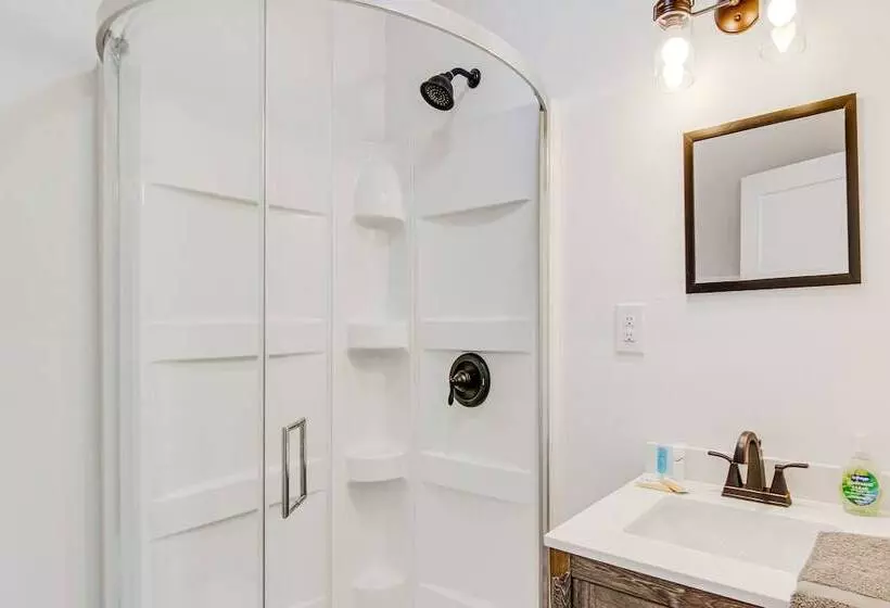 Mountain View, Fire Pit: Roomy Blue Ridge Home!