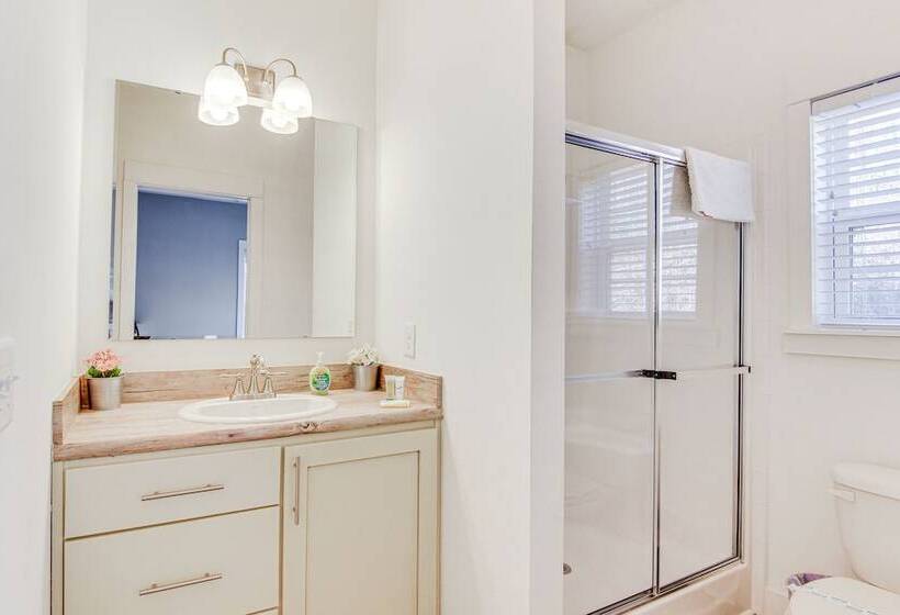 Mountain View, Fire Pit: Roomy Blue Ridge Home!