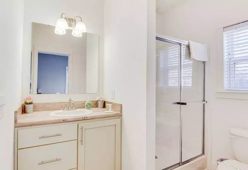 Mountain View, Fire Pit: Roomy Blue Ridge Home!