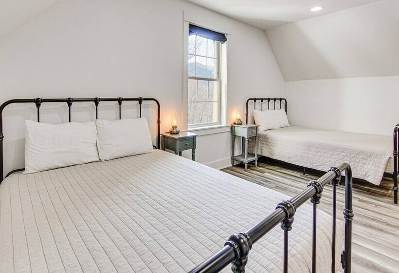 Mountain View, Fire Pit: Roomy Blue Ridge Home!