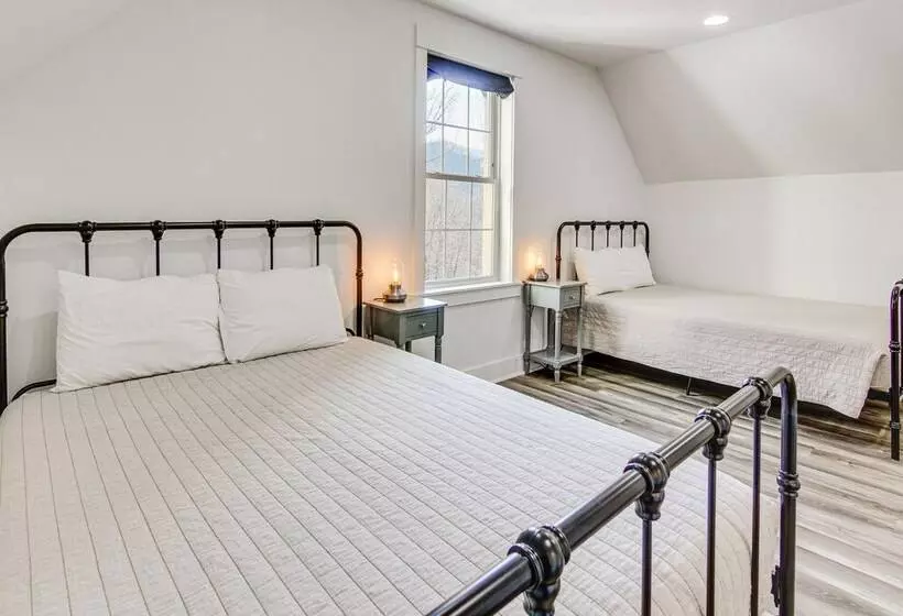 Mountain View, Fire Pit: Roomy Blue Ridge Home!