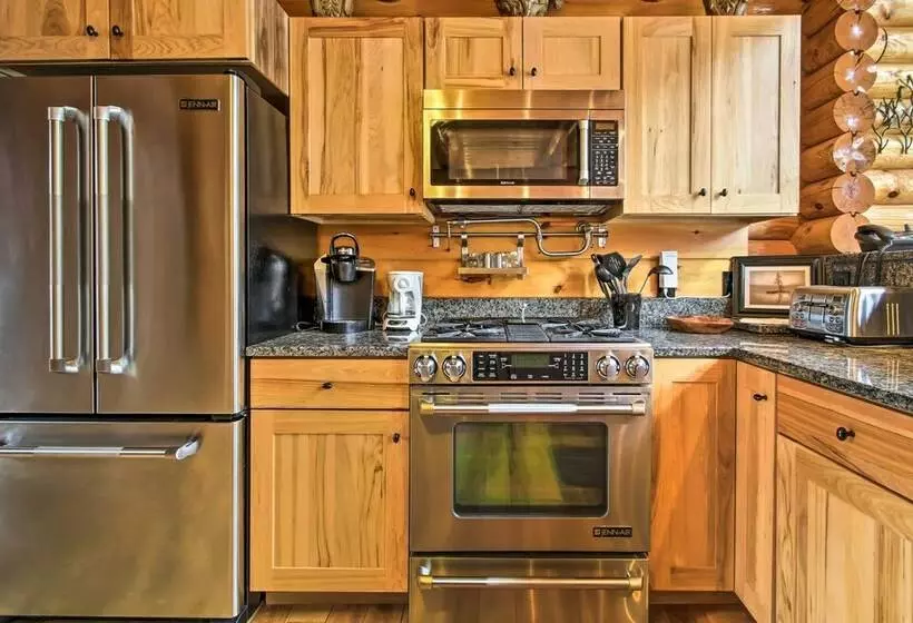 Spacious Twin Mountain Vacation Rental On 5 Acres!