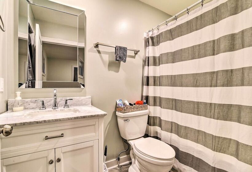 Stylish Retreat W/ Yard < 5 Mi To Msu Campus