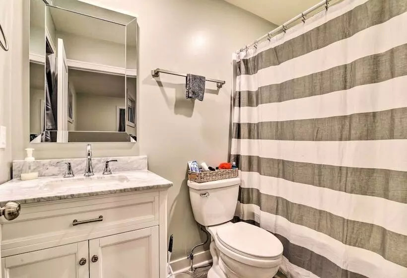 Stylish Retreat W/ Yard < 5 Mi To Msu Campus