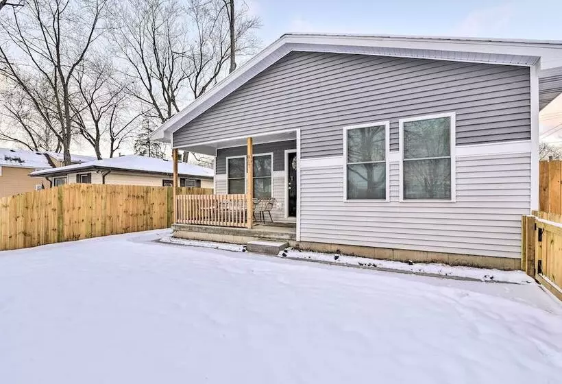 Stylish Retreat W/ Yard < 5 Mi To Msu Campus