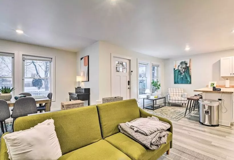 Stylish Retreat W/ Yard < 5 Mi To Msu Campus