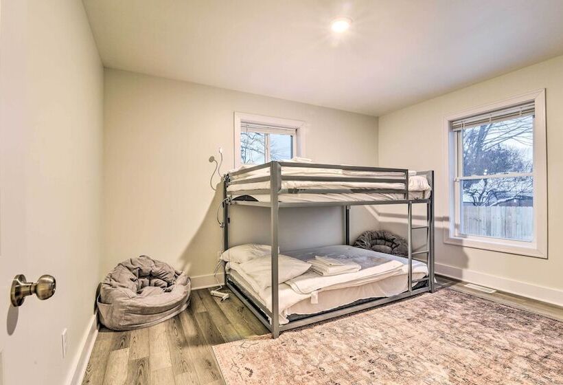 Stylish Retreat W/ Yard < 5 Mi To Msu Campus