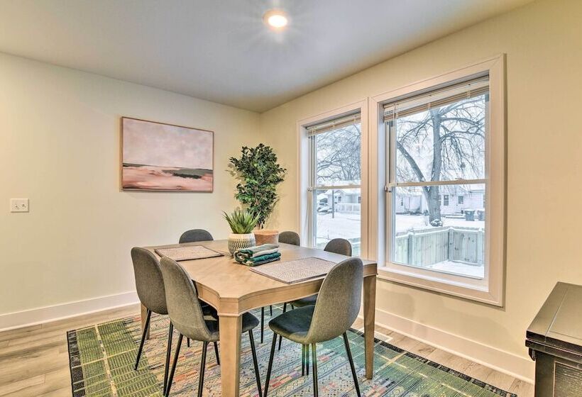 Stylish Retreat W/ Yard < 5 Mi To Msu Campus