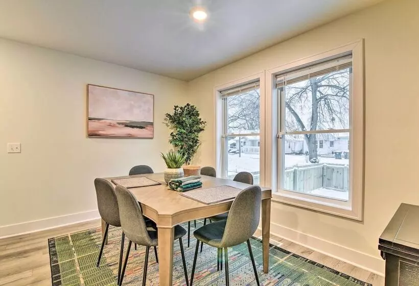Stylish Retreat W/ Yard < 5 Mi To Msu Campus