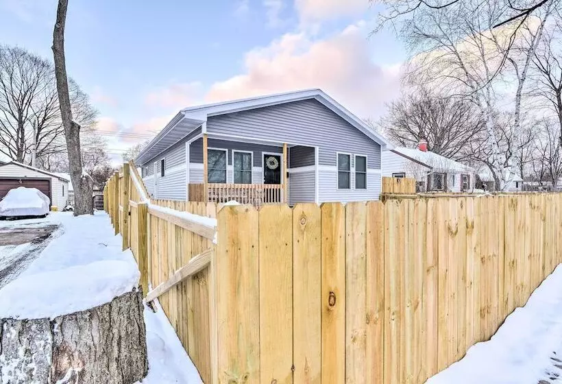 Stylish Retreat W/ Yard < 5 Mi To Msu Campus