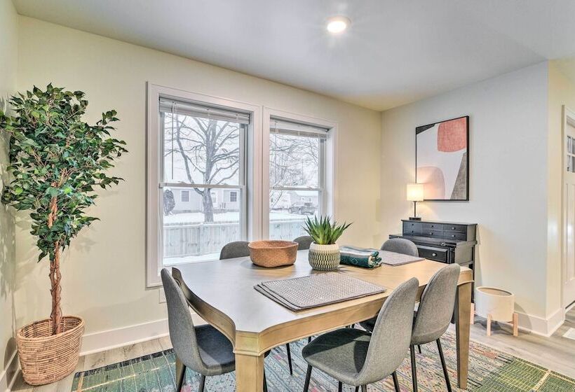 Stylish Retreat W/ Yard < 5 Mi To Msu Campus