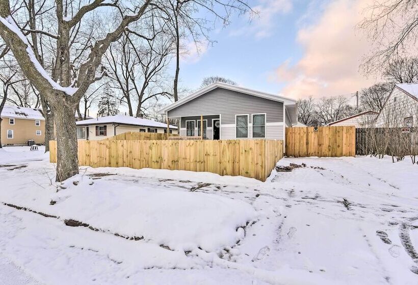 Stylish Retreat W/ Yard < 5 Mi To Msu Campus