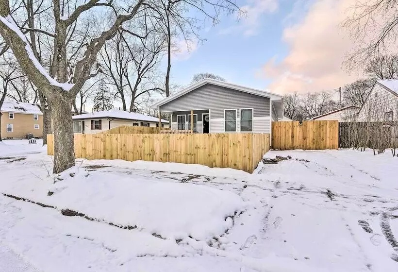 Stylish Retreat W/ Yard < 5 Mi To Msu Campus