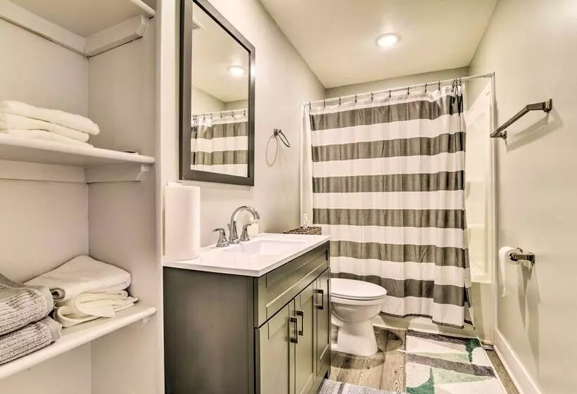 Stylish Retreat W/ Yard < 5 Mi To Msu Campus