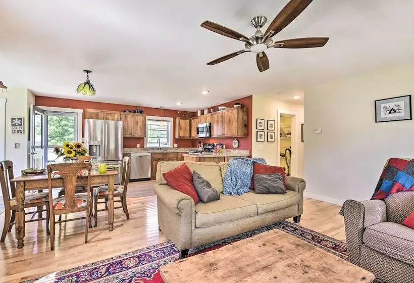 Sunny Morristown Home   Walk To Restaurants!