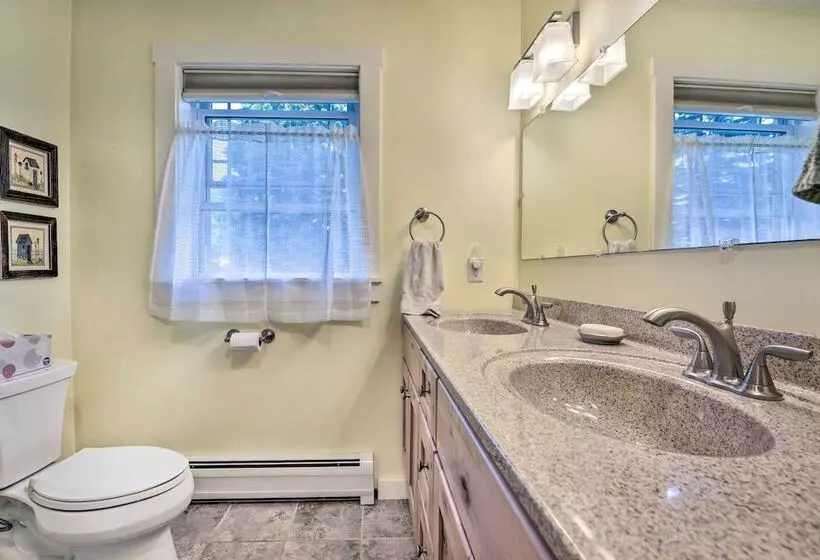 Sunny Morristown Home   Walk To Restaurants!