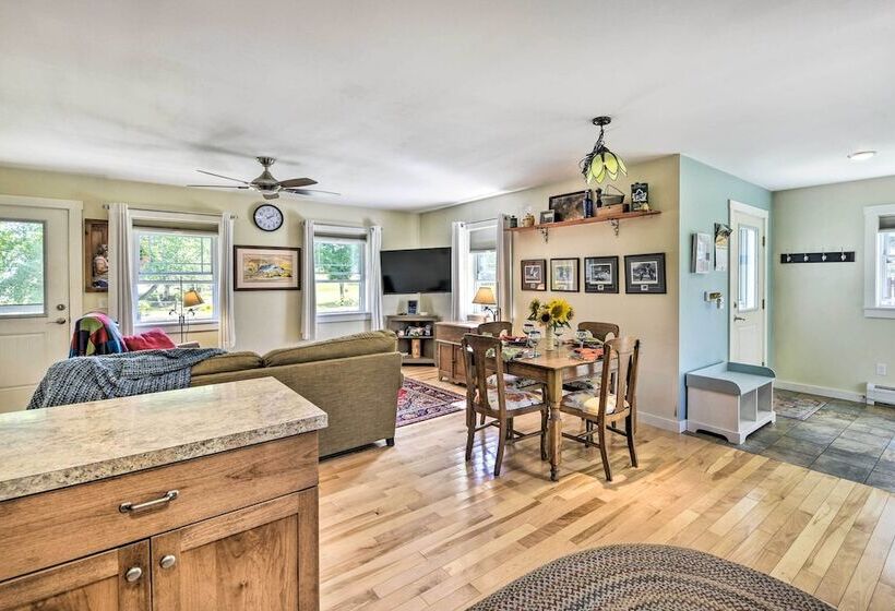 Sunny Morristown Home   Walk To Restaurants!