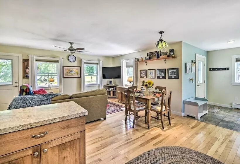 Sunny Morristown Home   Walk To Restaurants!