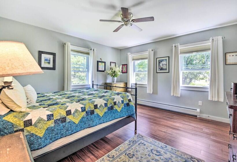 Sunny Morristown Home   Walk To Restaurants!