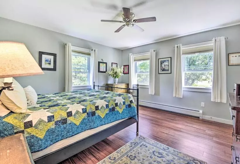 Sunny Morristown Home   Walk To Restaurants!