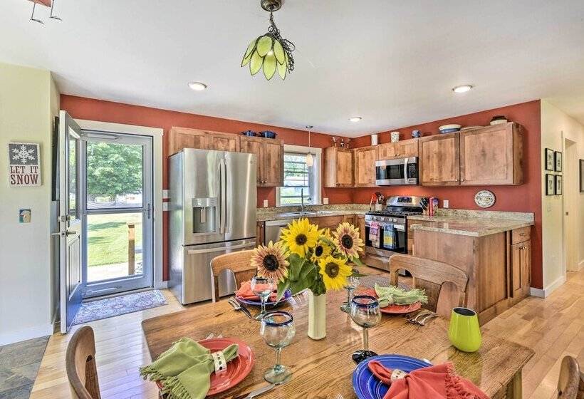 Sunny Morristown Home   Walk To Restaurants!