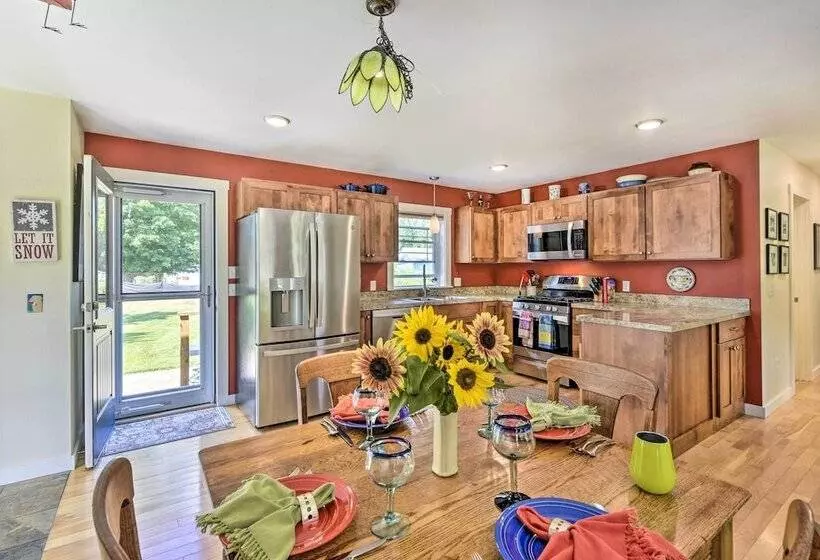 Sunny Morristown Home   Walk To Restaurants!