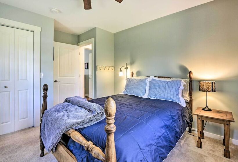 Sunny Morristown Home   Walk To Restaurants!