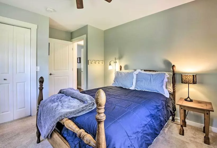 Sunny Morristown Home   Walk To Restaurants!