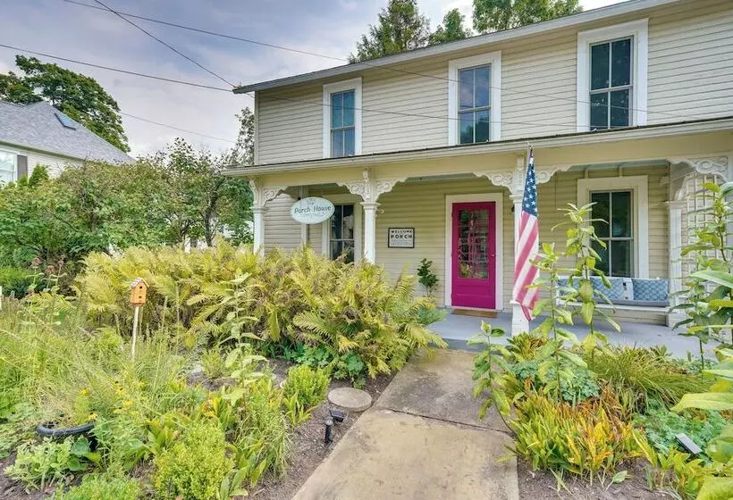 The Porch House  Located In Historic Village
