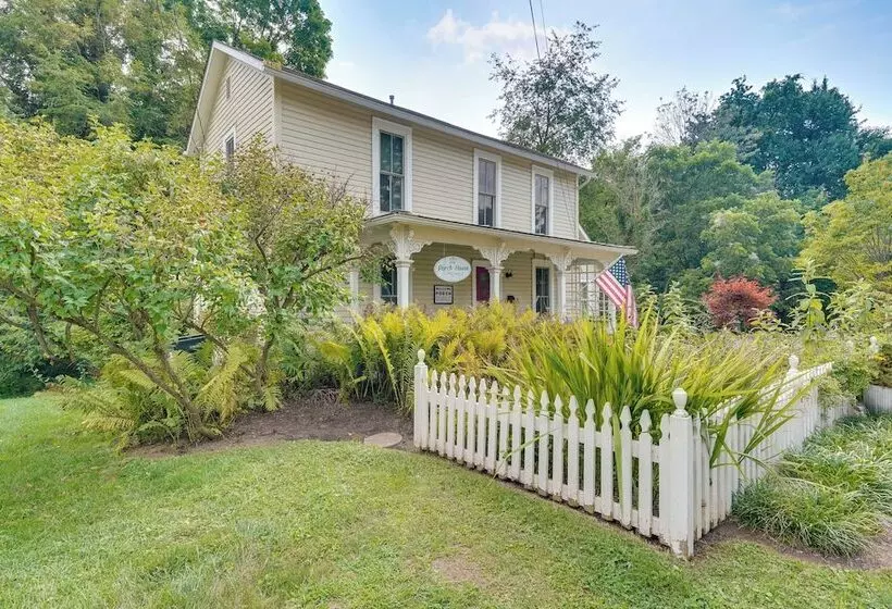 The Porch House  Located In Historic Village