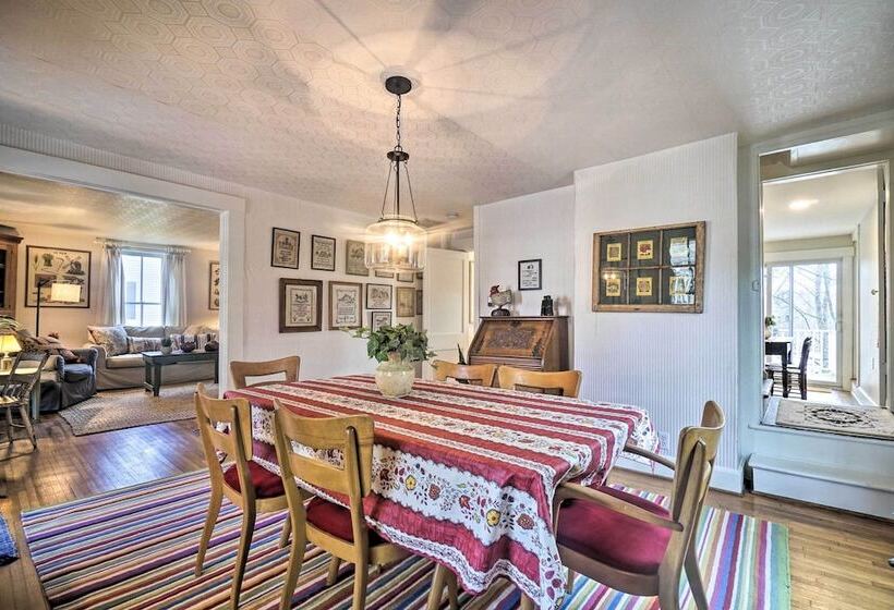 The Porch House  Located In Historic Village