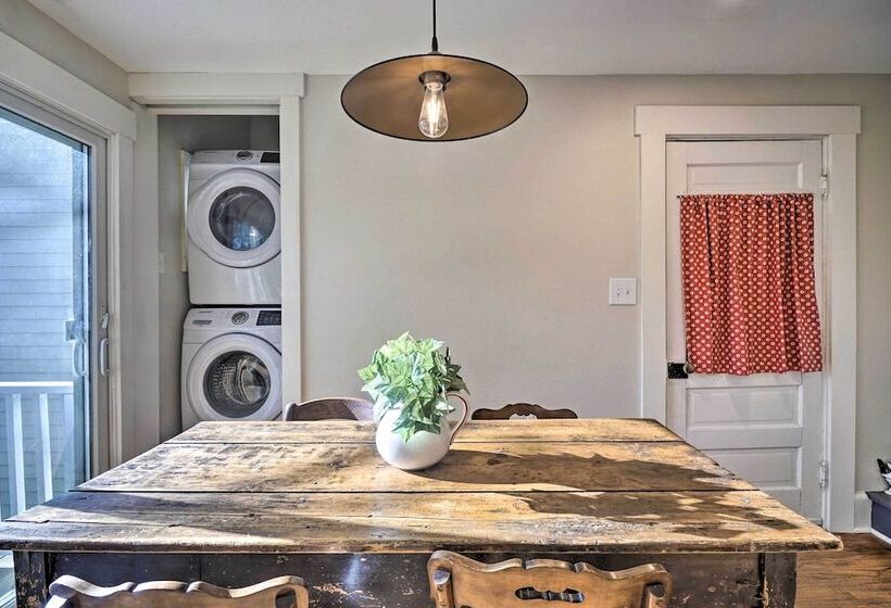 The Porch House  Located In Historic Village