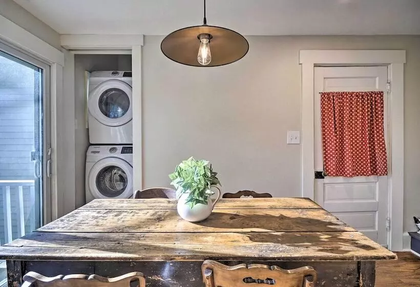 The Porch House  Located In Historic Village