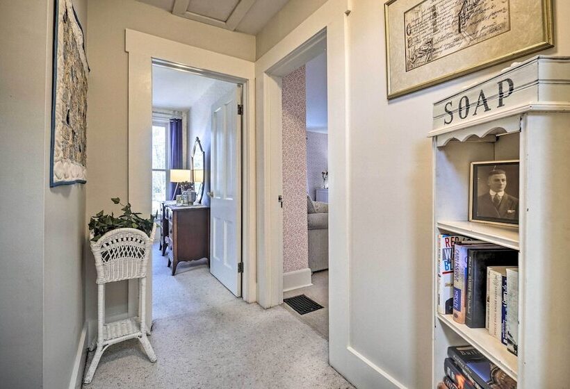 The Porch House  Located In Historic Village