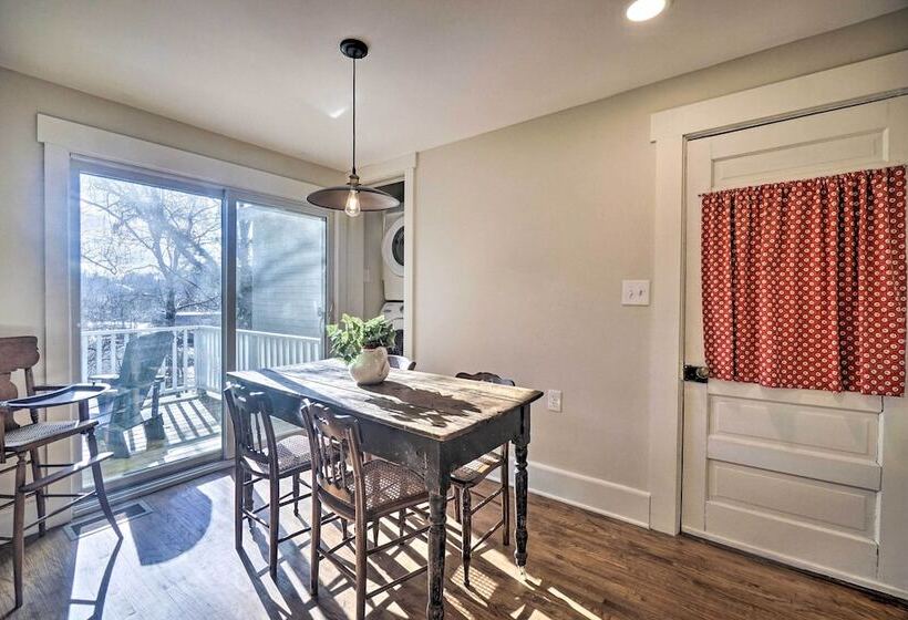 The Porch House  Located In Historic Village