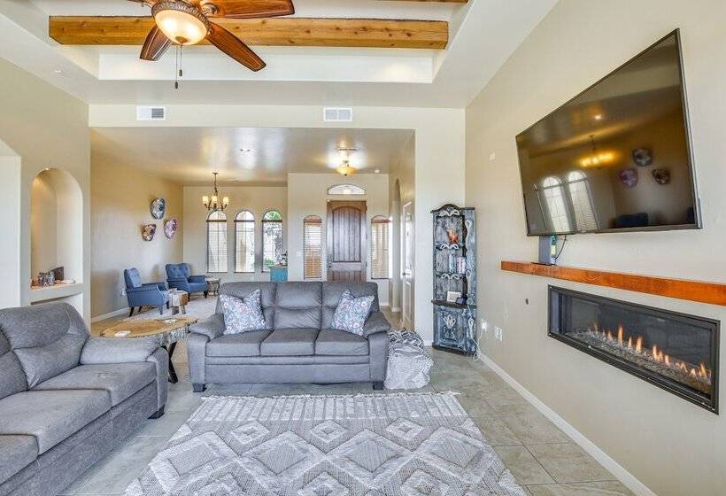 Unique Las Cruces Home W/ Patio + Gas Grill!