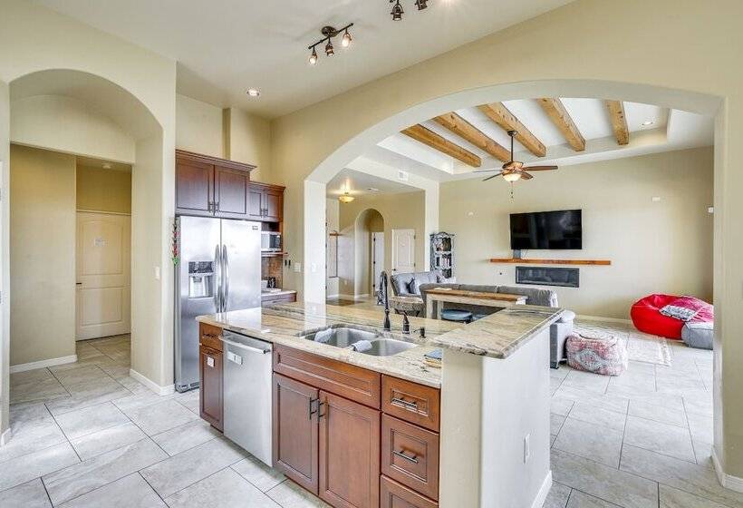 Unique Las Cruces Home W/ Patio + Gas Grill!