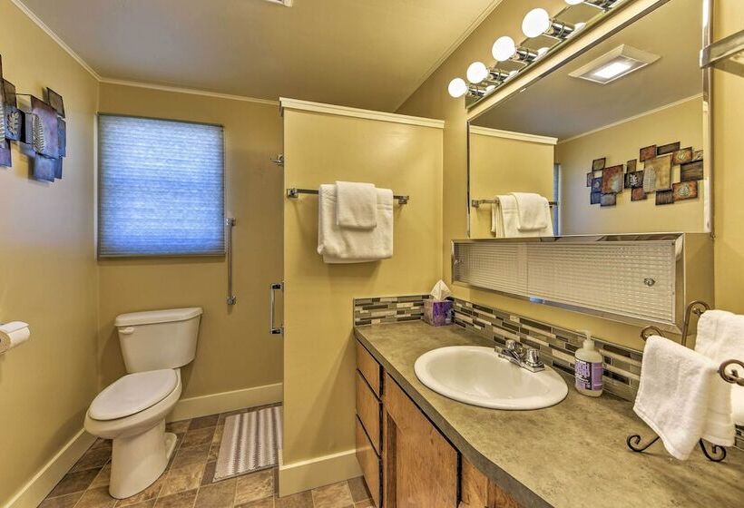 Waterfront Home ~ 6 Mi To Olympic National Park!