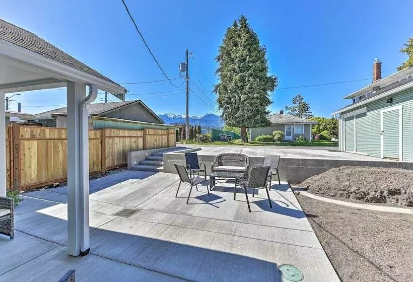 Waterfront Home ~ 6 Mi To Olympic National Park!