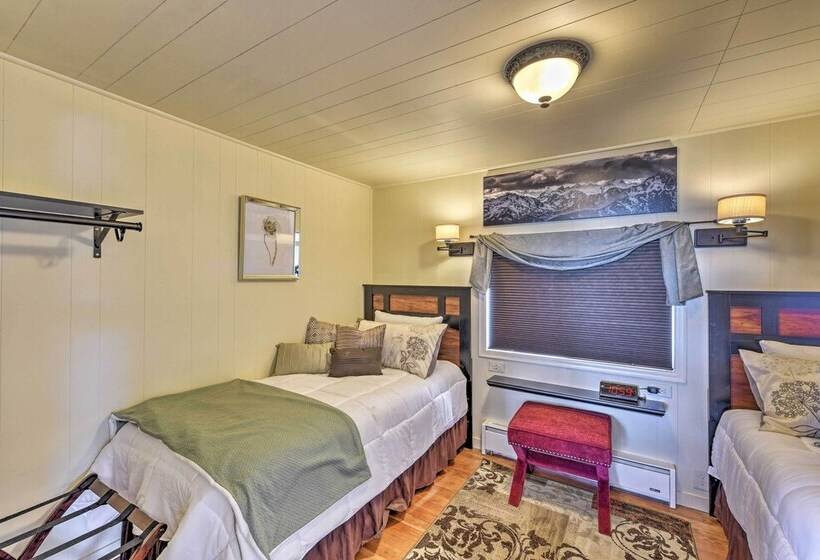 Waterfront Home ~ 6 Mi To Olympic National Park!