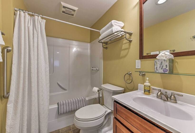 Waterfront Home ~ 6 Mi To Olympic National Park!