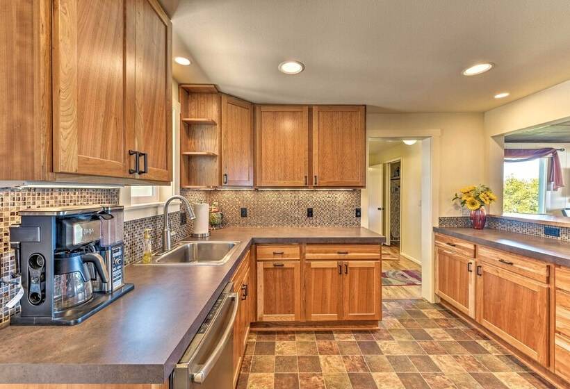 Waterfront Home ~ 6 Mi To Olympic National Park!