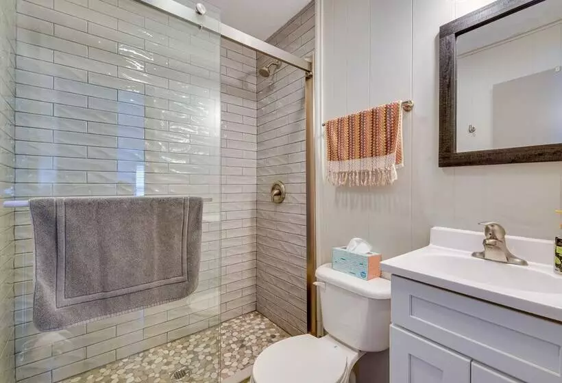 Dock & Sunroom: Waterfront Home Near Kalahari!