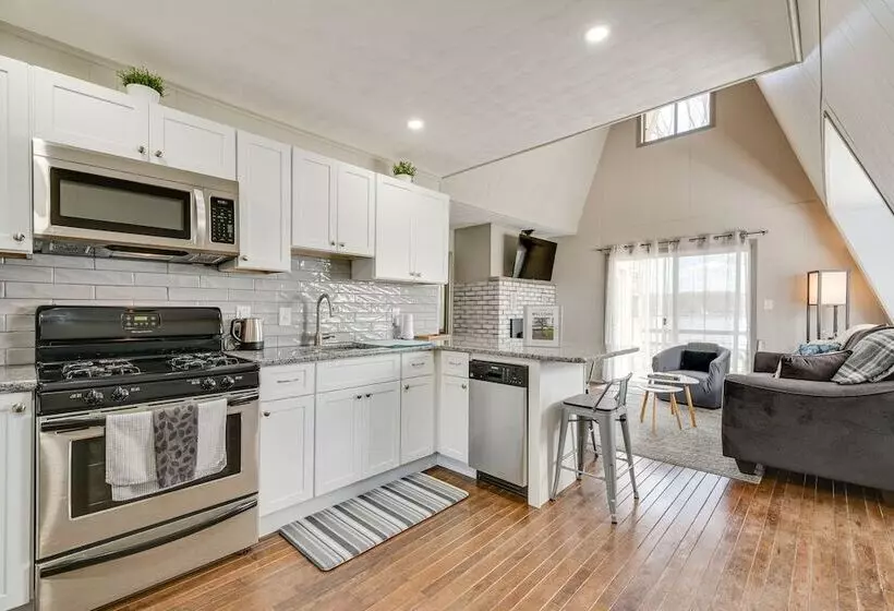 Dock & Sunroom: Waterfront Home Near Kalahari!