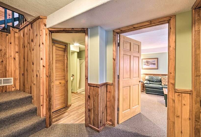 Waterfront Nelson Lake Cabin W/ Boat Dock!