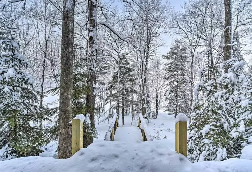 Waterfront Nelson Lake Cabin W/ Boat Dock!