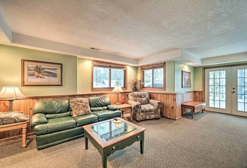 Waterfront Nelson Lake Cabin W/ Boat Dock!