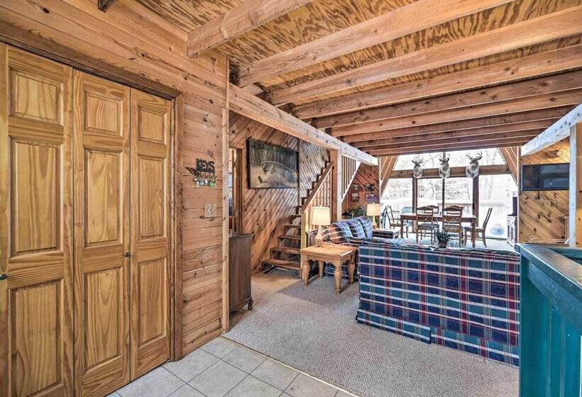 Waterfront Nelson Lake Cabin W/ Boat Dock!